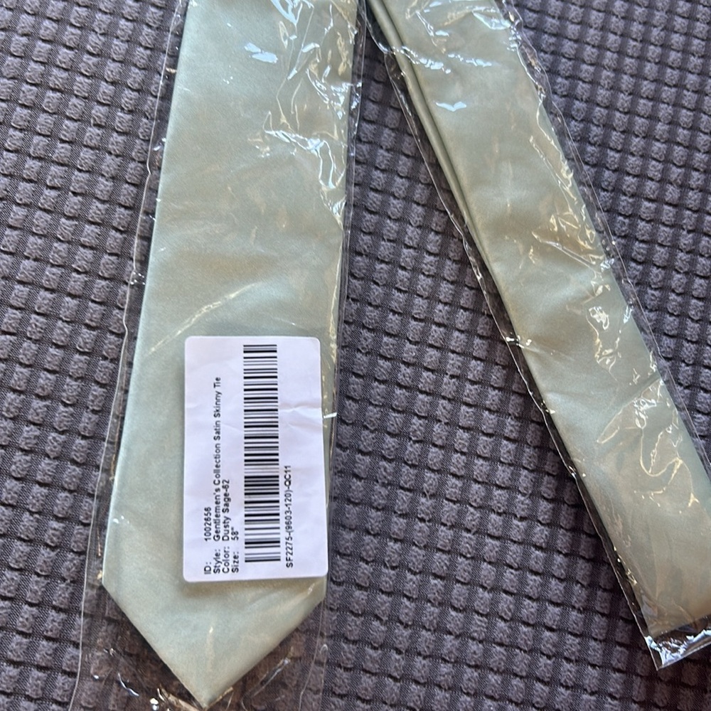 Azazie Gentlemen’s Collection Satin Skinny Tie - Picture 2 of 9